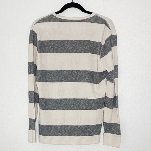 Banana Republic Men’s Off-White and Grey Sweater - Picture 7 of 7